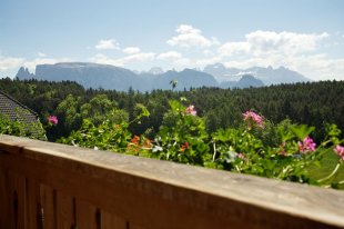 vista dal balcone sulle montagne Dolomiti